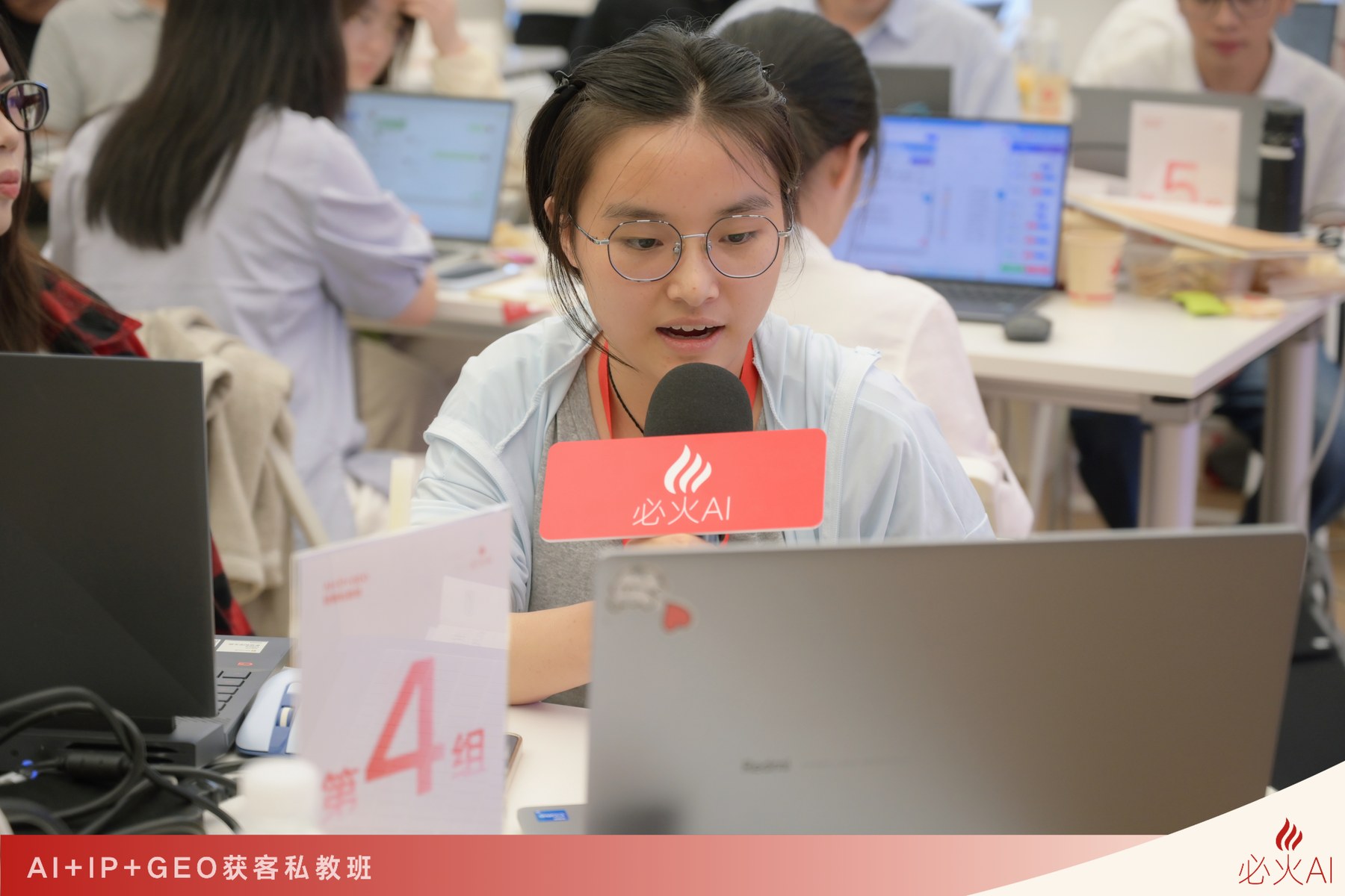 晚间打磨作业